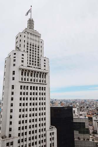 martinelli building white and brown concrete building city